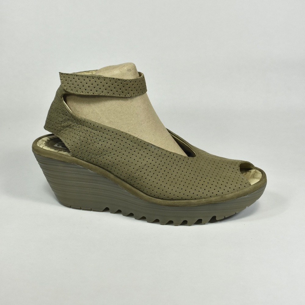 FLY LONDON YALA BROWN LTHR PERFORATED ANKLE STRAP WEDGE SHOES EU 40 (US 9, 9.5)